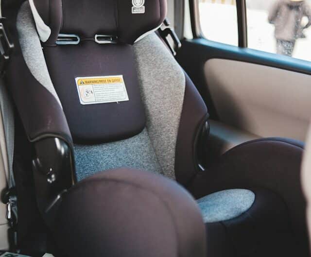 comment installer un siège auto avec ceinture de sécurité